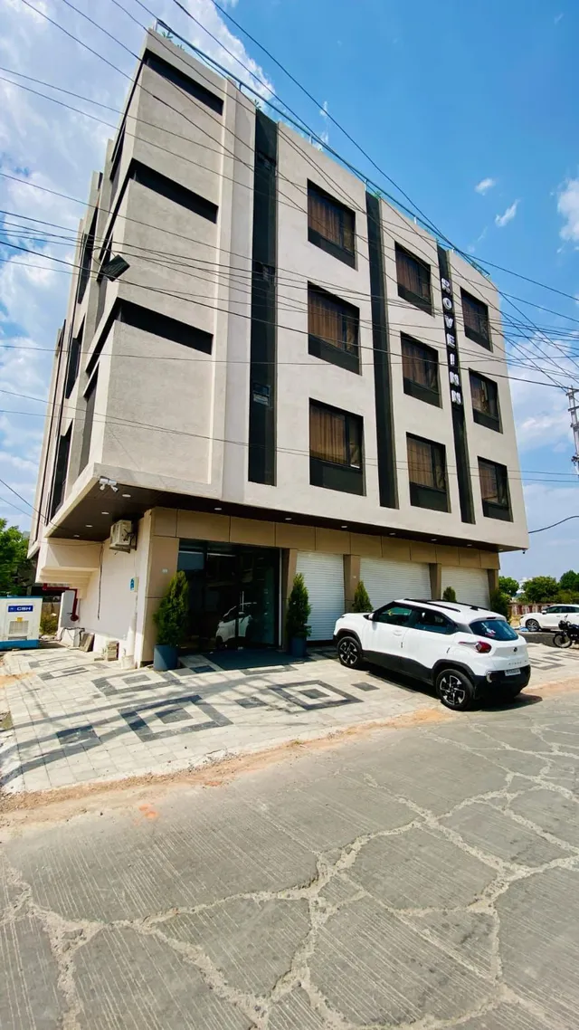 Hotel Rove Inn & Restaurant Nipania, Nipania, Indore